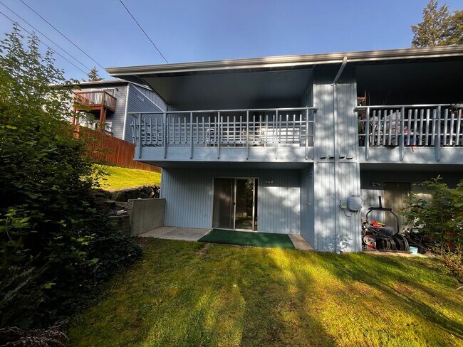 Building Photo - 1110 Shorewood Dr