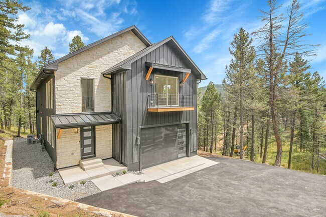 Building Photo - 28229 Juniper Dr