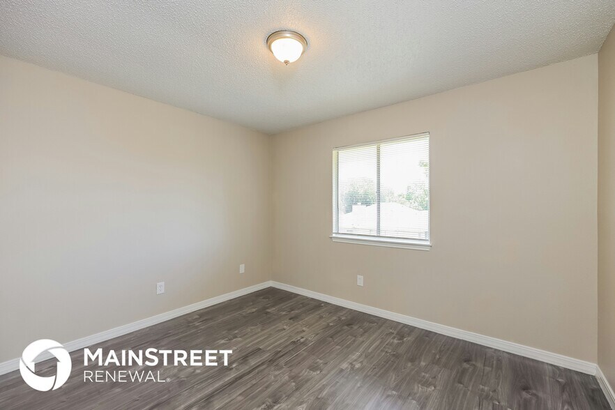 Building Photo - 6818 Still Lake Dr