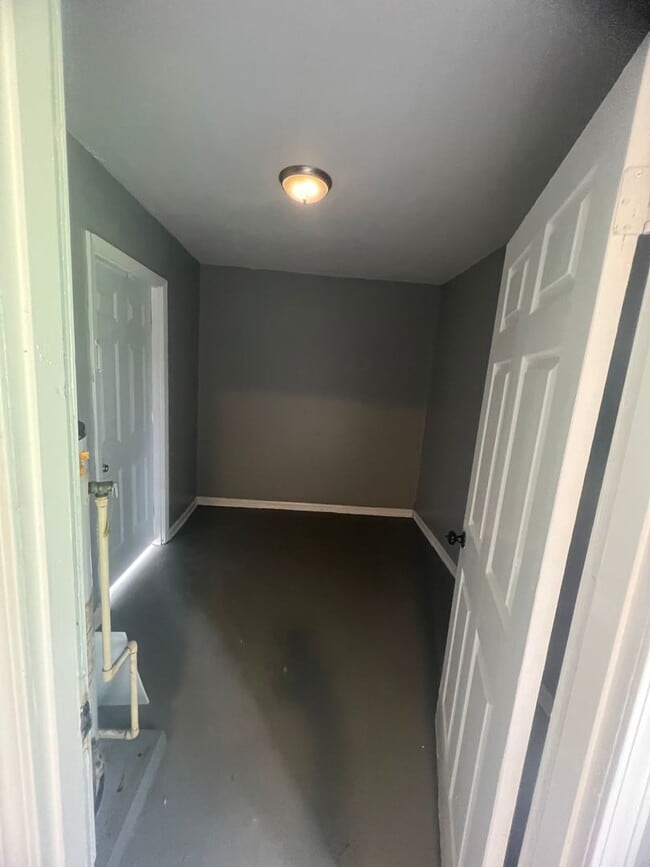 Building Photo - 3 Bedroom 1 Bath in Southern Hills
