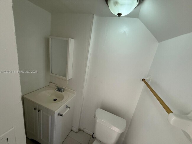 Building Photo - 5611 W 25th Ct