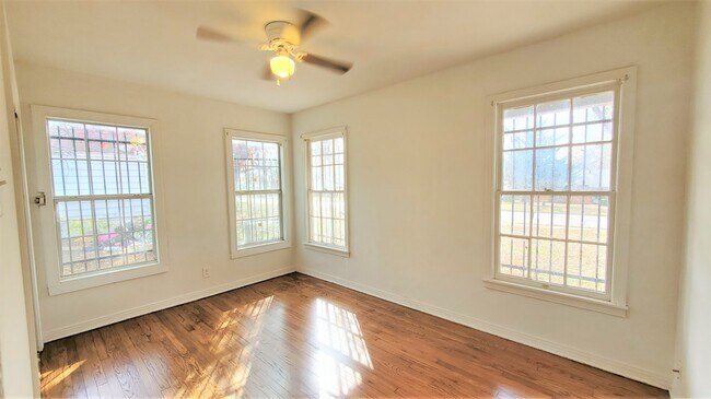 Bedroom 1 - 4813 Old Mansfield Rd