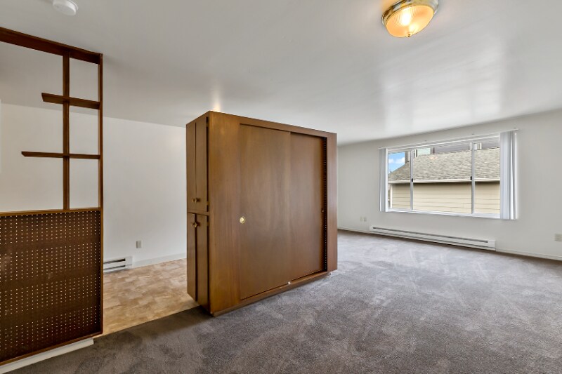 Building Photo - 5515 15th Ave NE