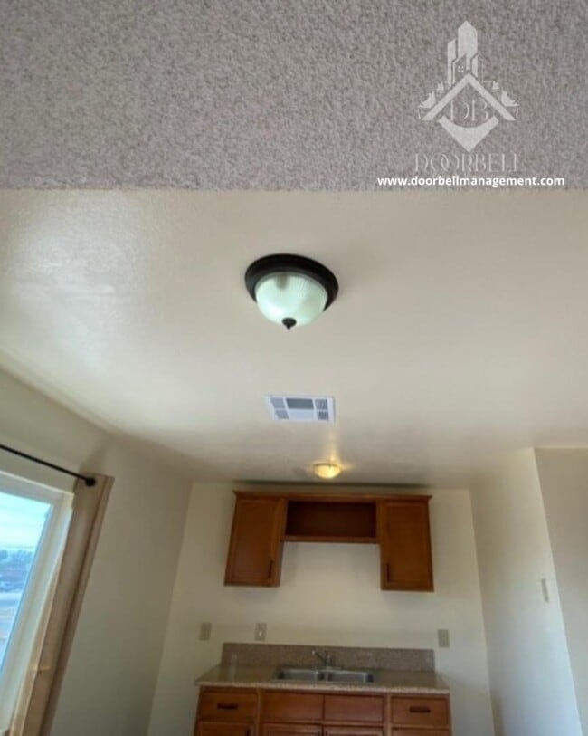 Building Photo - 265 E 2nd St