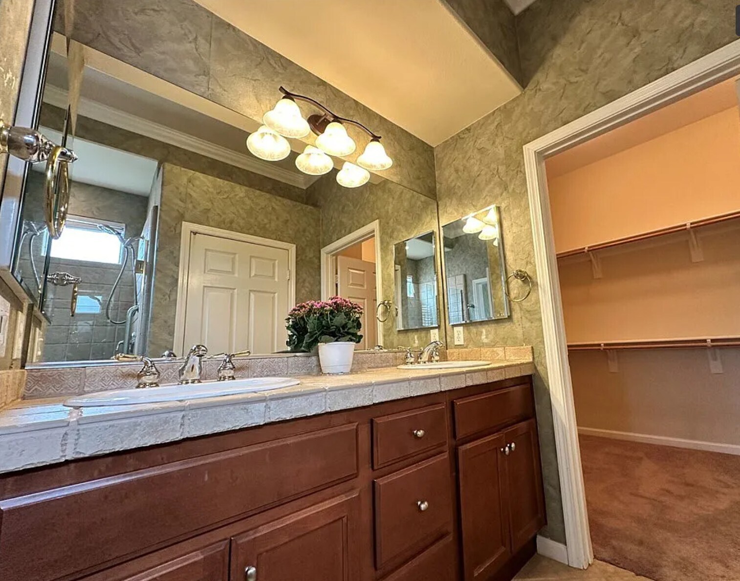 Master Bath - 24212 Nobe St