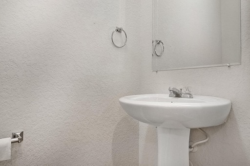 Building Photo - Wurzbach Heights Townhome for Rent ~ 3 Bedroom corner Unit with Private Yard and Garage