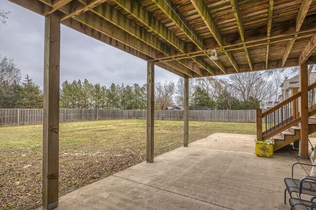 Building Photo - Highly desirable home in Briarbrook