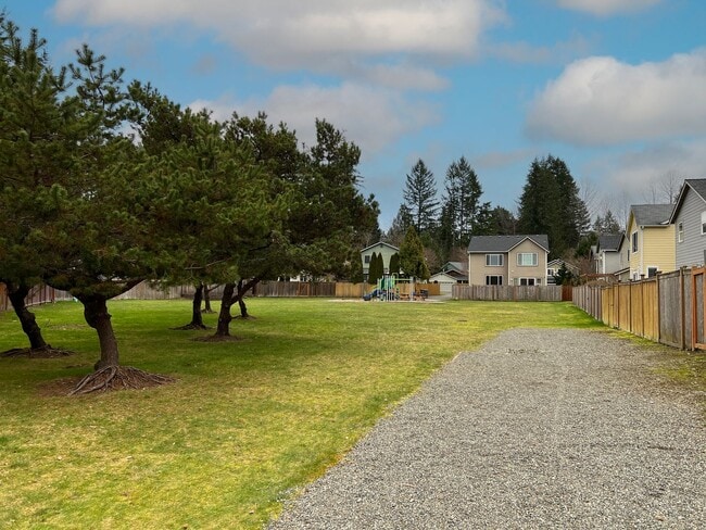 Building Photo - 3 Bedroom  2 Bath Home in Desirable Maple Valley