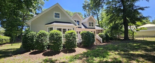 Building Photo - 33 Fairway Dr