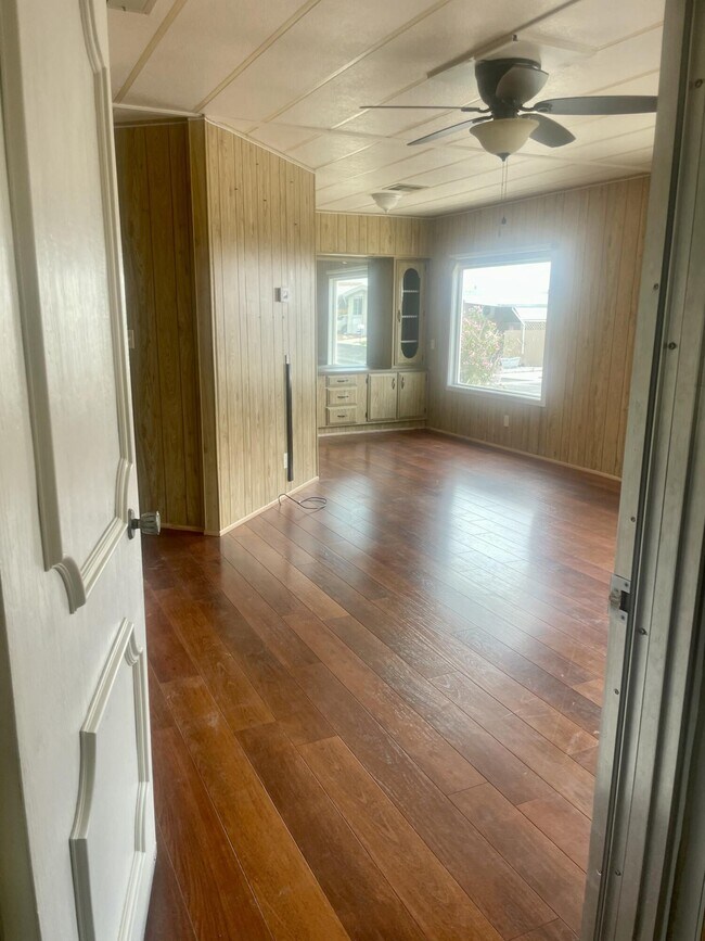 Building Photo - 14777 Palm Dr