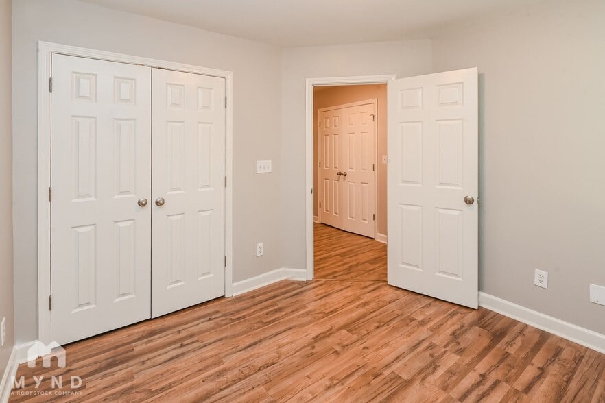 Building Photo - 222 Kendra Dr SW