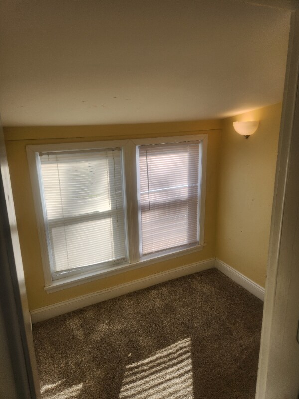 Building Photo - 948 W Main St