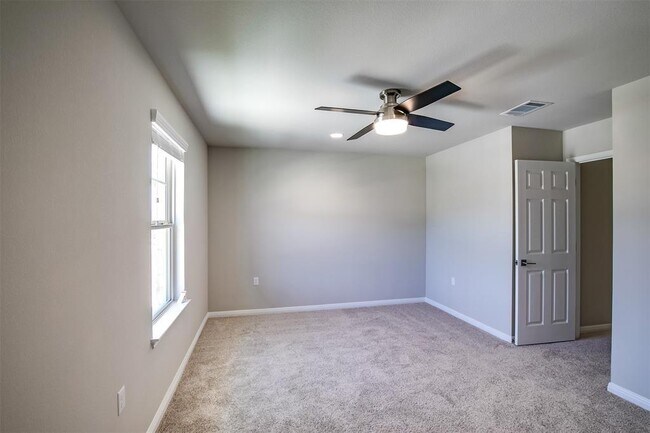 Building Photo - 837 Falkland Trace