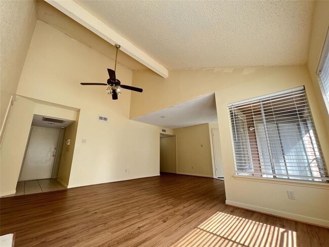 Building Photo - 12400 Overbrook Ln