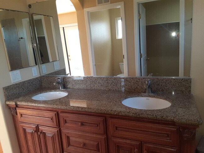 Building Photo - Centrally located gem in Chula Vista