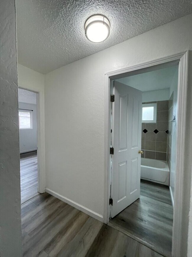 Building Photo - 2-Bedroom, 1-Bath Duet in Union City