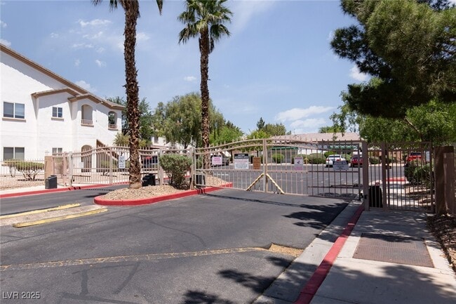 Building Photo - 5655 E Sahara Ave