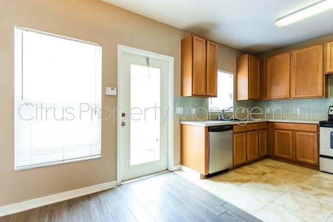 Building Photo - Daniels Landing 2/2.5 Townhome available now!
