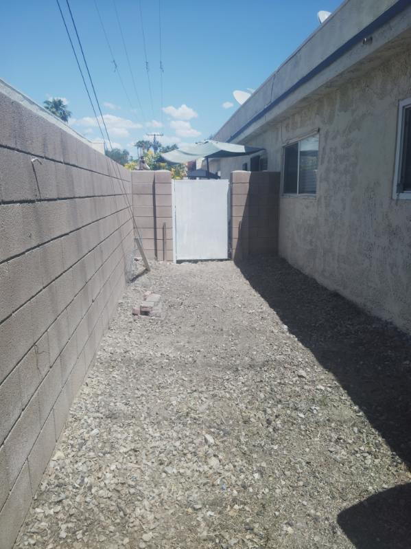 Building Photo - Quaint Complex Near Downtown Palm Springs