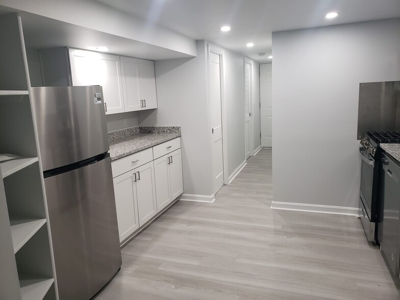 Spacious kitchen - 4516 14th St NW