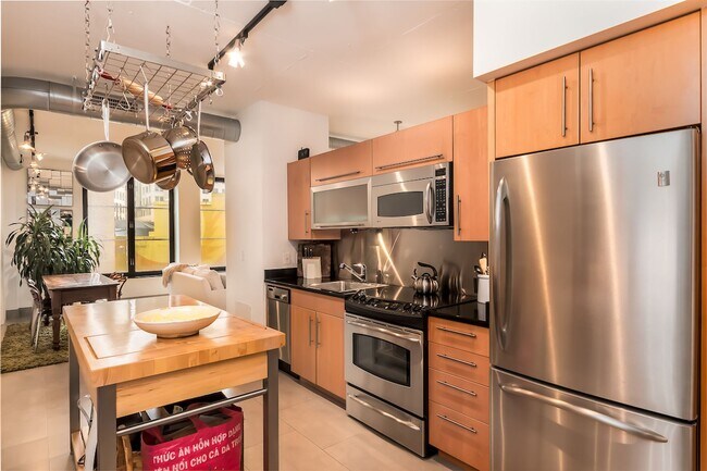 Building Photo - 1133 14th St NW