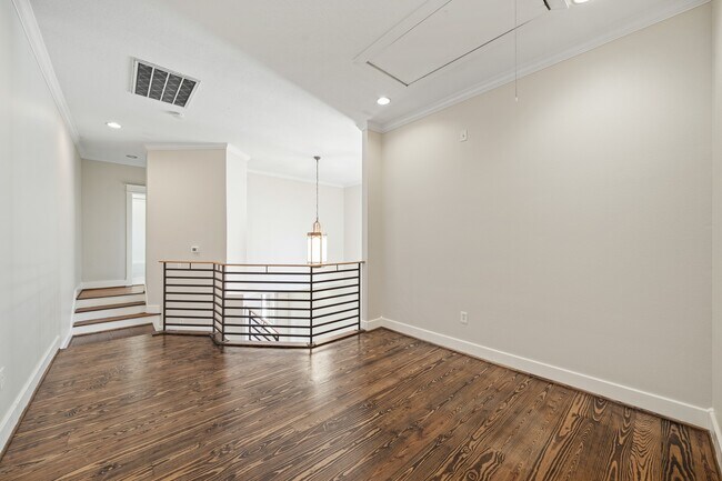 Building Photo - 513 W 22nd St