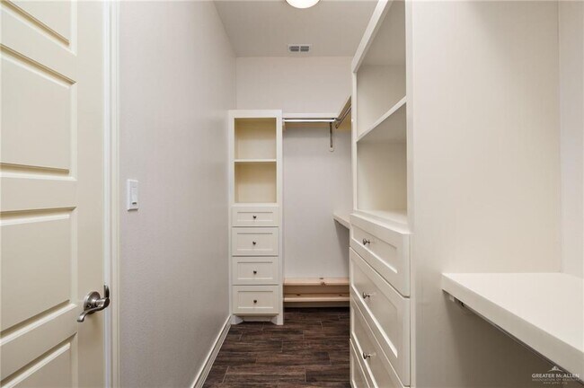 Building Photo - 14 E St