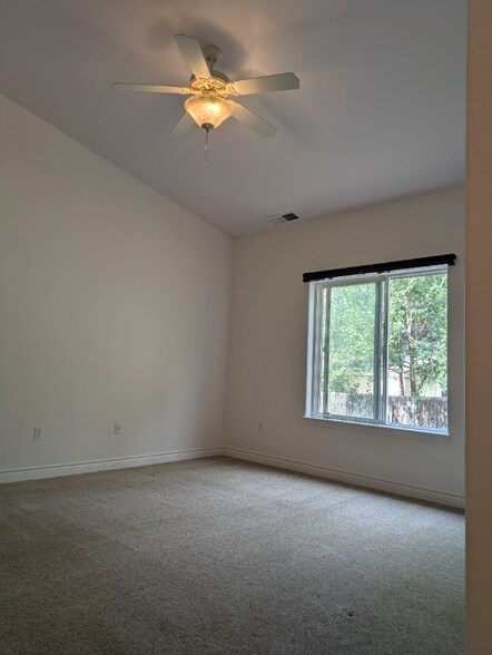 Building Photo - 1591 Roseanna Dr