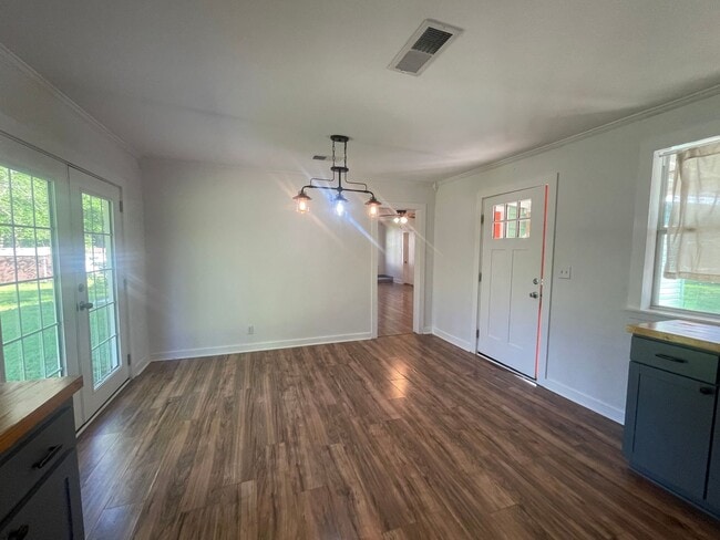 Building Photo - Near Cross Lake! Don’t miss out!