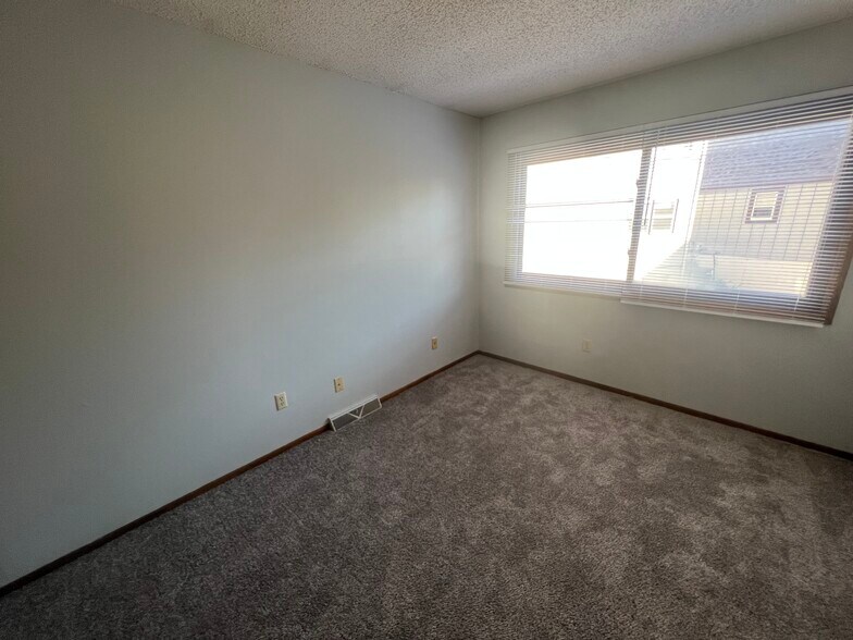 Building Photo - 215 Elton Hills Dr NW