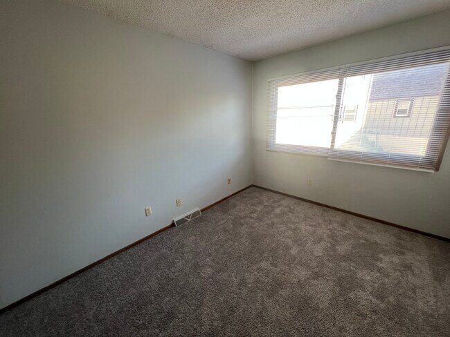 Building Photo - 215 Elton Hills Dr NW