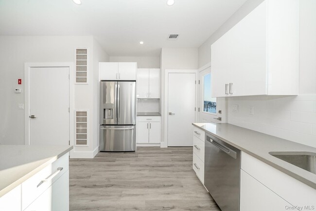 Building Photo - 2812 Ocean Ave