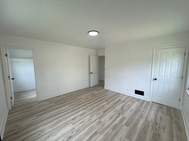 Building Photo - 7209 Brookcrest Dr