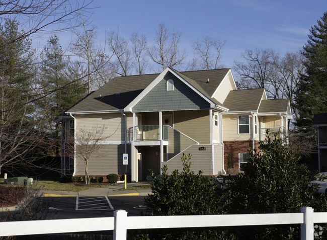 Building Photo - Highland View