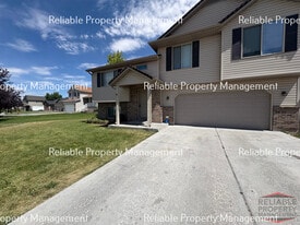 Building Photo - 1060 Stevens Dr