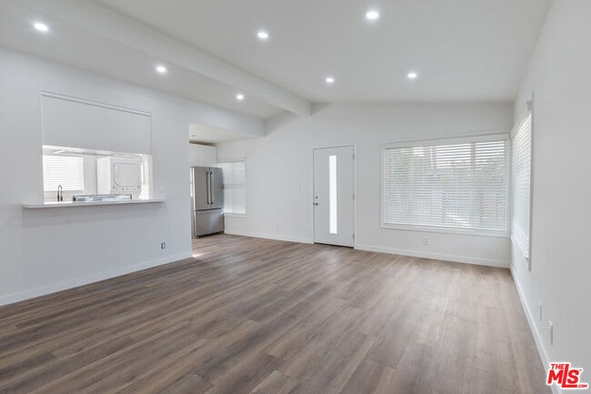 Building Photo - 10806 Doty Ave