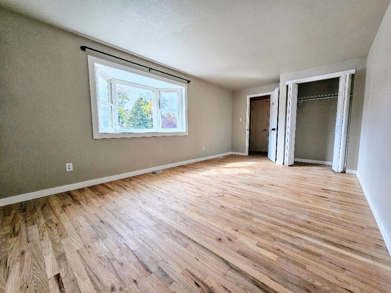 Primary Photo - 9210 Meade St