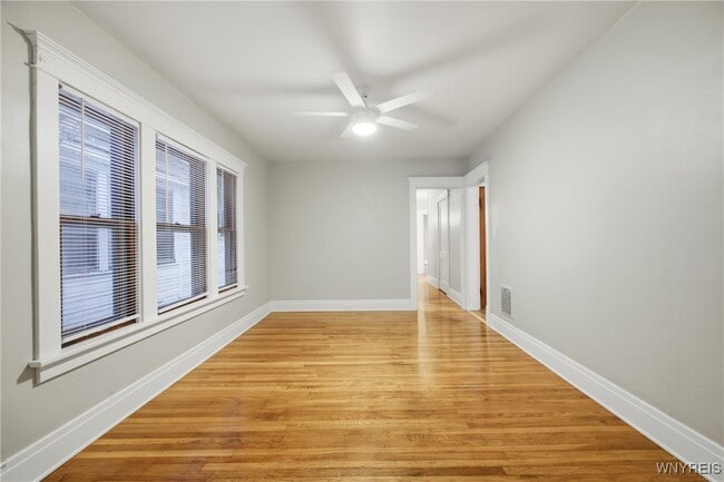 Building Photo - 359 Parkdale Ave