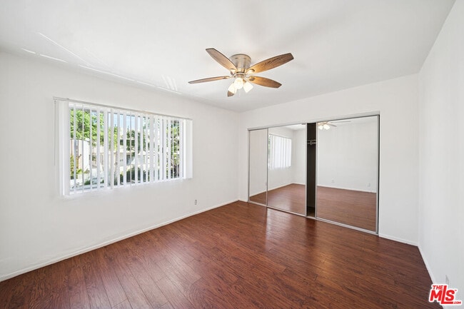 Building Photo - 1027 N Edinburgh Ave