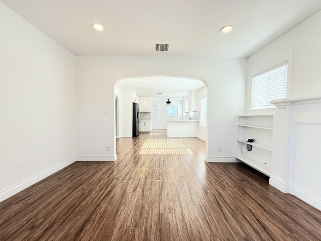 Building Photo - 6500 Arlington Ave