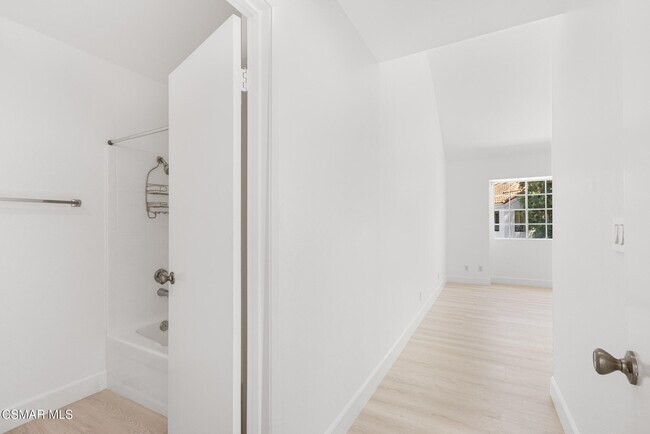 Building Photo - 4240 Lost Hills Rd