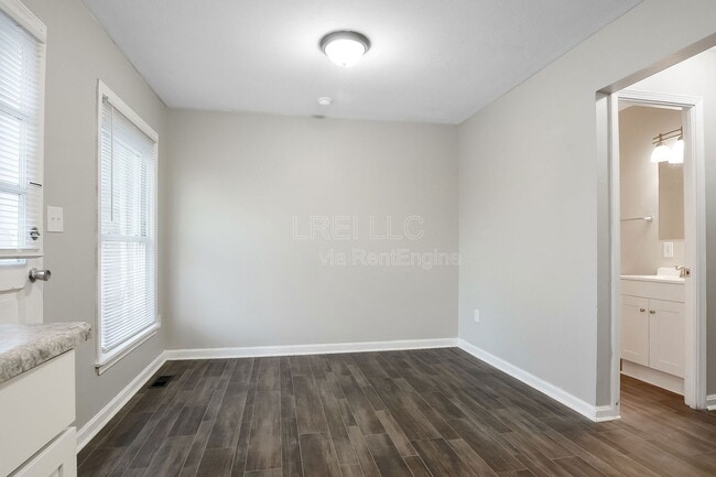 Building Photo - 5011 Wabash Pl