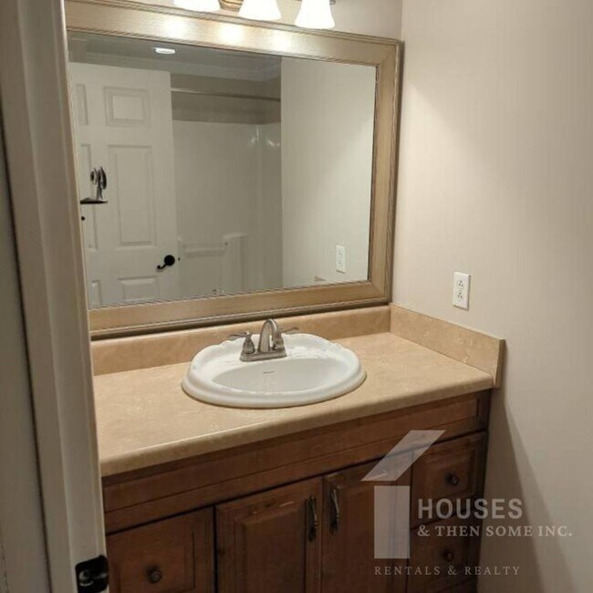 Building Photo - 443 Chastain Rd