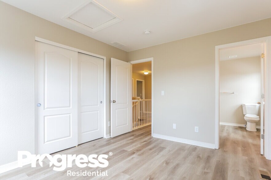 Building Photo - 15489 Coopers Hawk Way