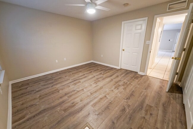 Building Photo - 241 Dixie Dr