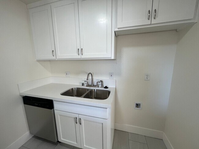 Building Photo - UNDER NEW MANAGEMENT!!! MOVE IN READY!!