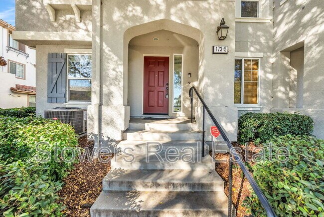 Building Photo - 173 Heligan Ln