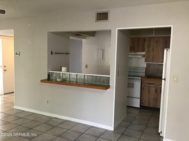 Building Photo - 4 Tarragona Ct