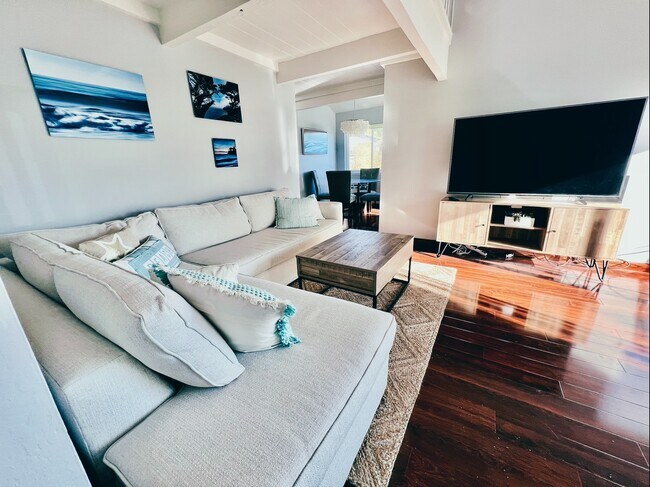 Primary Photo - 1990 Dolphin Dr