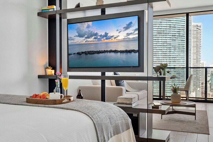 Building Photo - 398 NE 5th St